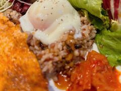 煎三文鱼糖心蛋杂粮米沙拉-玛格萝妮比萨屋(四平店)