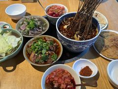 -大众跷脚牛肉馆·非遗传承单位(峨眉山店)