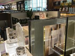 -中免(澳门机场免税店)