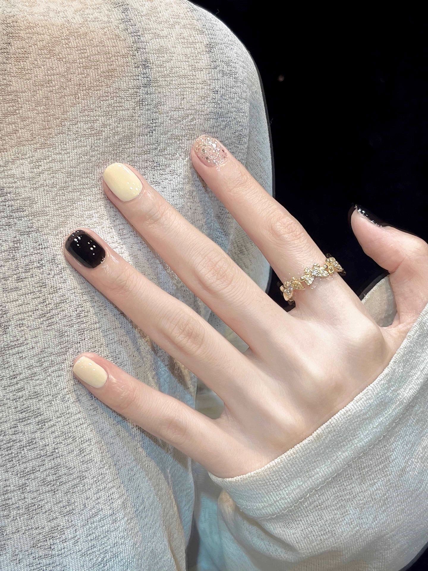 干净经典黑白美甲