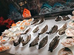 -雍容荟帝王蟹活龙虾展台自助(IFS黑金店)