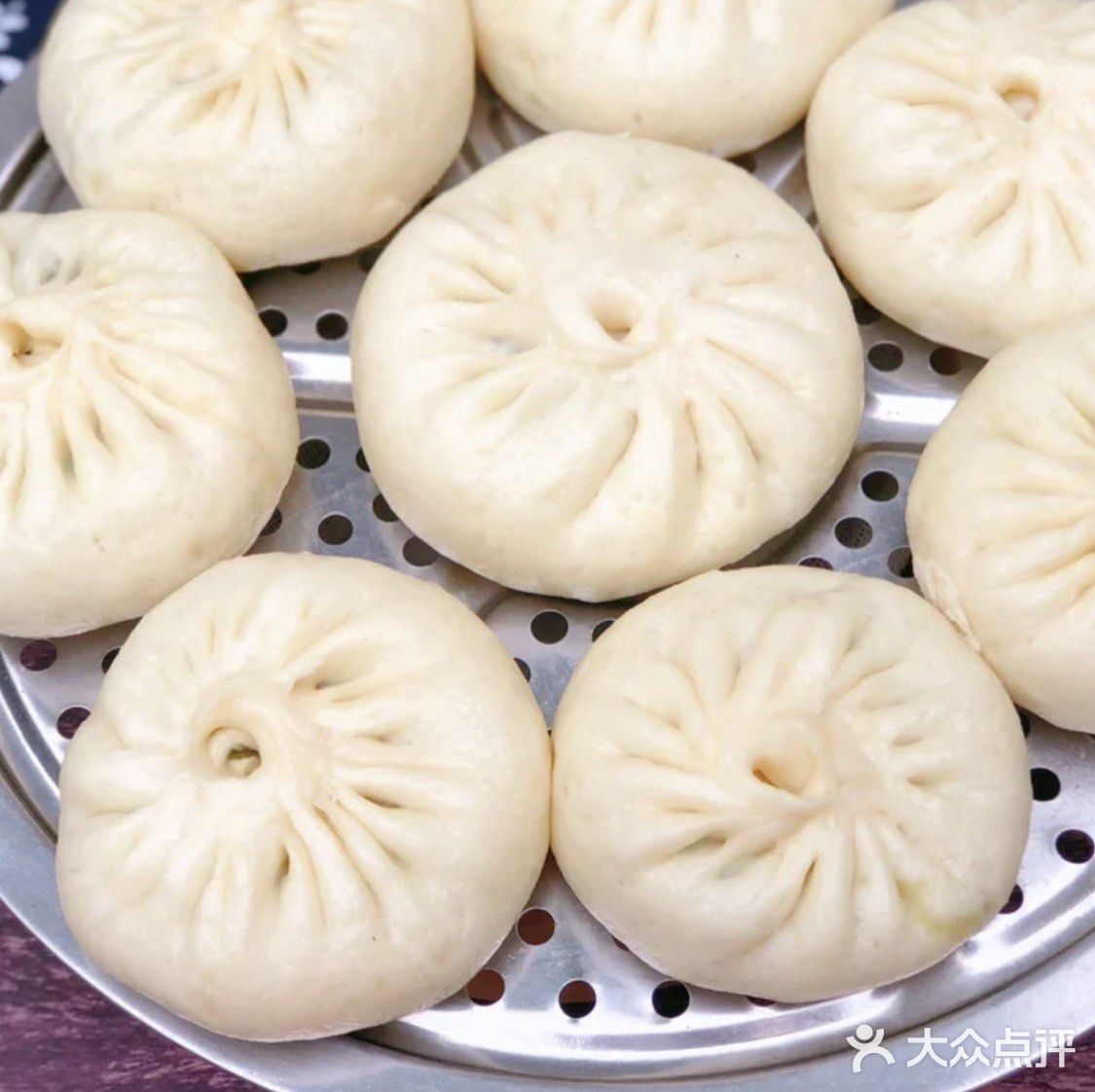 为我家只吃自家包子的小哥哥做的韭菜香菇猪肉包！