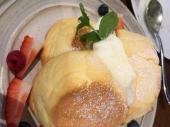 莓果奶油芝士舒芙蕾松饼-UPPER KITCHEN(延安路店)