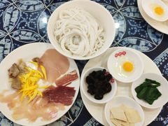 -桥香园过桥米线(国贸店)