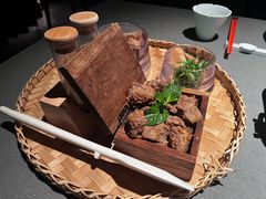 -左庭右院鲜牛肉火锅黑金店(陆家嘴中心店)