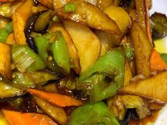 地三鲜-东北哈尔滨酱骨头馆房掌柜铁锅炖