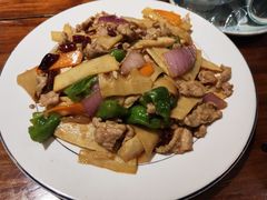 兴坪小炒肉-老街坊餐吧