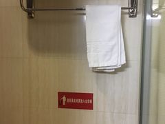 -怡莱酒店(上海大学店)