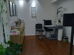 -视野联行眼镜•蔡司•依视路(温江店)