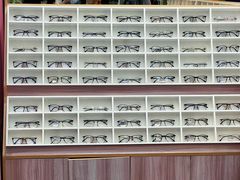 -诺柯视眼镜-蔡司依视路官方工厂店(淞南一店)