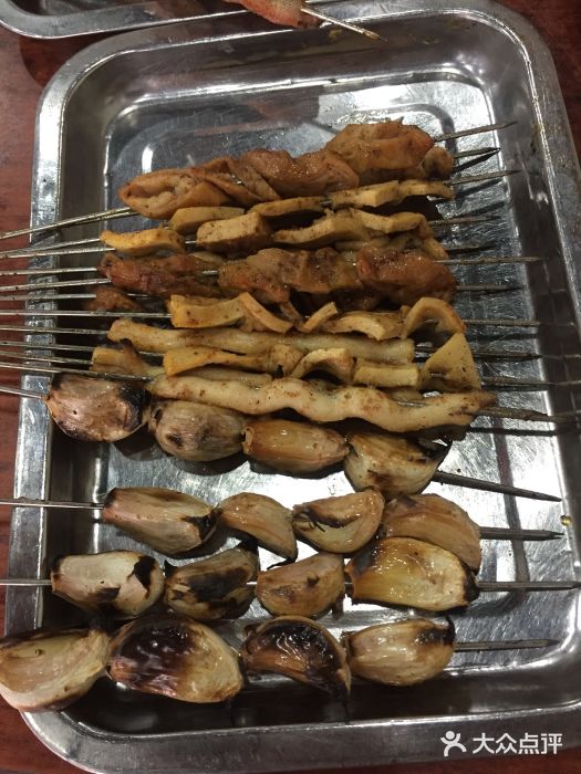 蒲源烧烤烤猪大肠77烤心管77烤大蒜图片