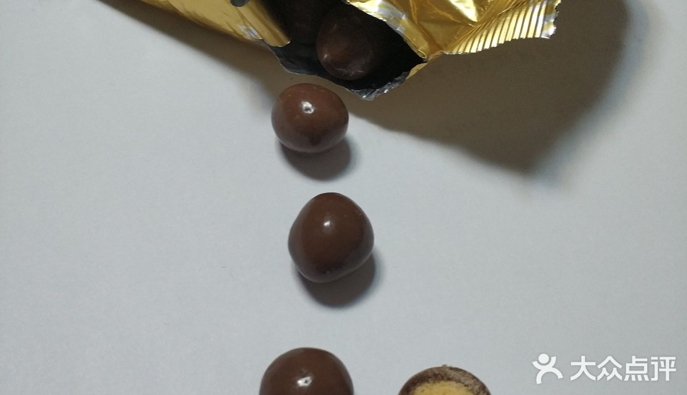 入口的感觉蜜桃味十足。随后就是熟悉的龙角散的味道