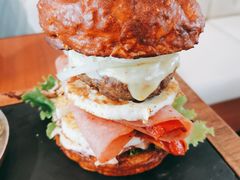 双蛋指椒牛肉汉堡-魏斯理汉堡(西安沣东吾悦店)