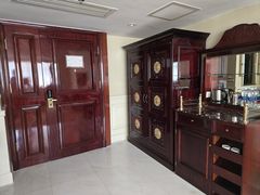 -深圳富苑皇冠假日套房酒店