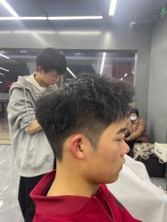 -藤野造型烫发染发