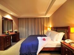 2-豪华景观套房卧室-上海安亭别墅花园酒店