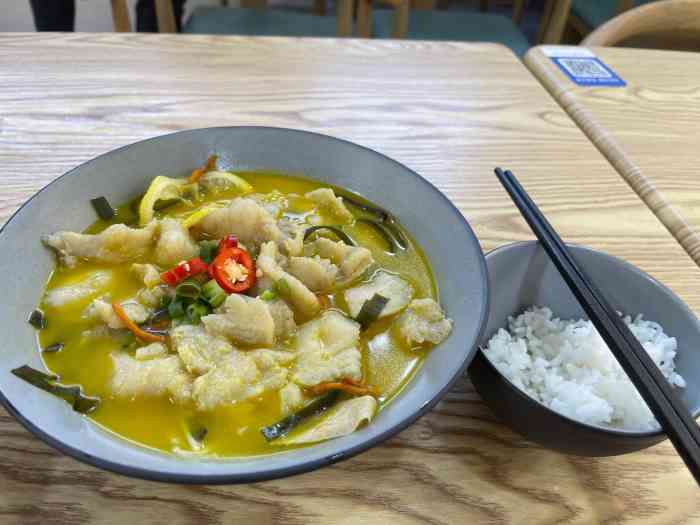 环境:地点在图书对面商场的哦-1层,店面不大,去的