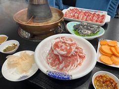 -楼外楼大刀肉传统火锅居(幸福街店)