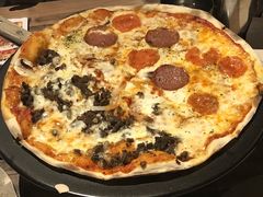 烤牛肉披萨肉食侵略者披萨双拼-机器人火炉披萨