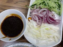 葱丝和黄瓜丝-合合春饼·酱骨·东北菜(潘家园店)