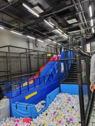 -零重力蹦床空间·滑梯·海洋球·团建(奥特莱斯店)