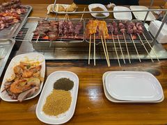 -哈尔滨小酒馆·鲜肉现穿自助烧烤(康新花园店)