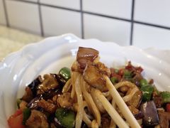 茄子肉丁小公鸡双拼面-乐三里屯面馆(阿那亚店)