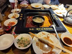-老牌坊云南鱼豆花火锅(哈西万达店)