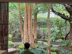 -Chom Cafe and Restaurant