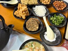 -刘姐啤酒鱼民族演艺餐厅(西街总店)
