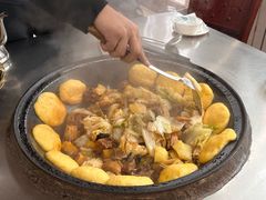 -粘豆包柴火铁锅炖