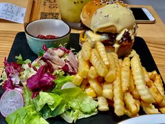 双重芝士厚肥牛堡-瞄一喵猫咖(格力海岸店)
