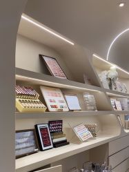 -洛伊科技抗衰护肤中心