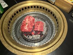 -山川小町·极番烧肉(新地假日广场店)