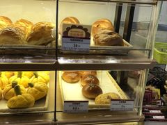 面包甜点陈列柜-山崎面包(苏州中心店)