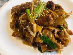 干炒牛肉河粉-阿政粤小馆(中央大街店)