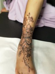 -Black Tattoo Studio