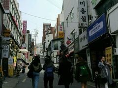 -梨大女人街