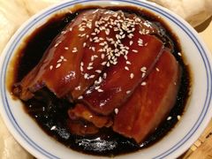 酒酿馒头配扣肉-卯时·龙光雅宴·精致锡帮菜(惠山古镇店)