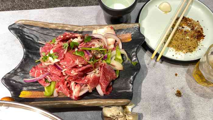 卜奎烤右-"[薄荷]环境: 环境很好,冬天靠窗的桌子."-大众点评移动版