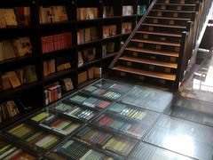 -钟书阁(松江泰晤士小镇店)