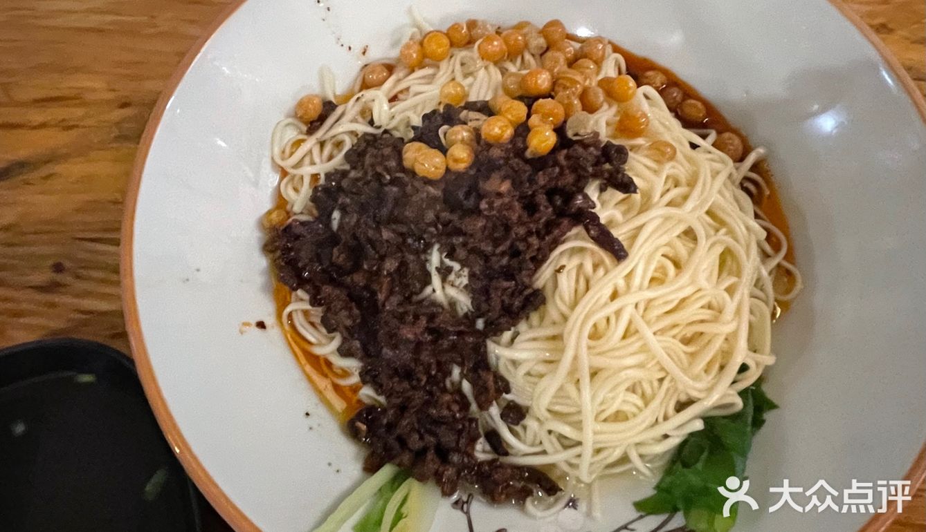 重庆街头的日常一餐 | 不是米线就是面