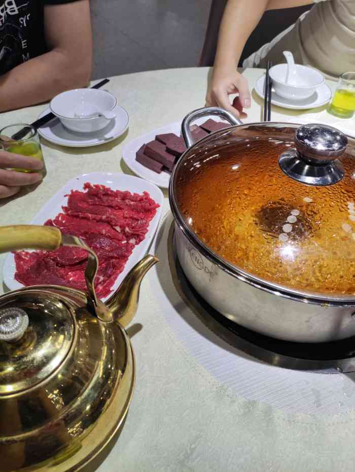 聚鲜港(五洞)牛肉自选火锅"之前听朋友说这儿饮茶挺便宜的,现在也