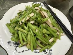 水芹干子肉丝-巢湖名吃·徽府农家菜(半汤店)