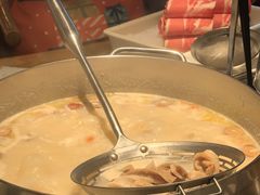 -尚尚仙·酸汤猪手·猪肚鸡火锅(华联万柳购物中心店)