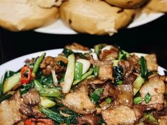 红糖馒头配秘制回锅肉-凯华海鲜火锅·传承三十六年