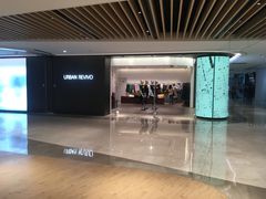 -URBAN REVIVO(高德置地广场·春广场店)