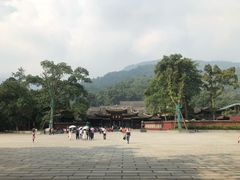 -峨眉山报国寺