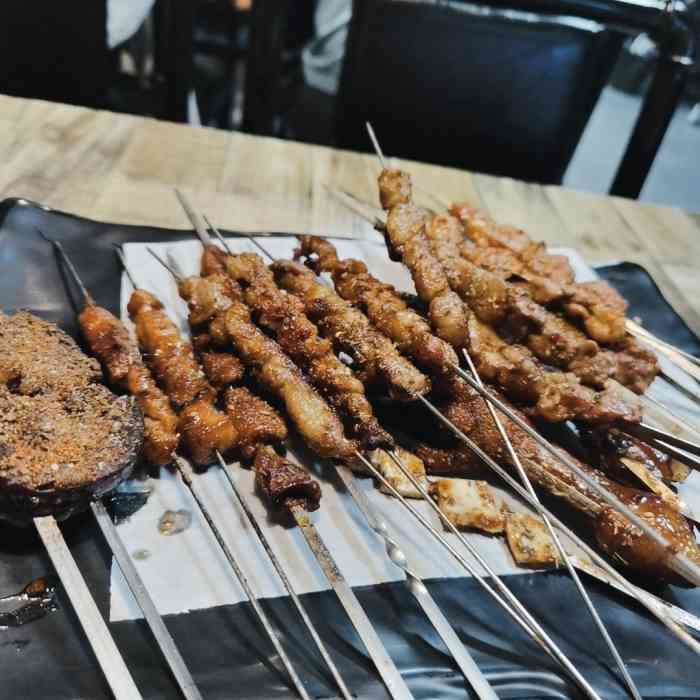 串门儿烧烤-"打包回去吃的 也是在这边儿很火的存在 但.