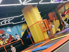 -爱蹦iBOON蹦床运动馆(江汉店)